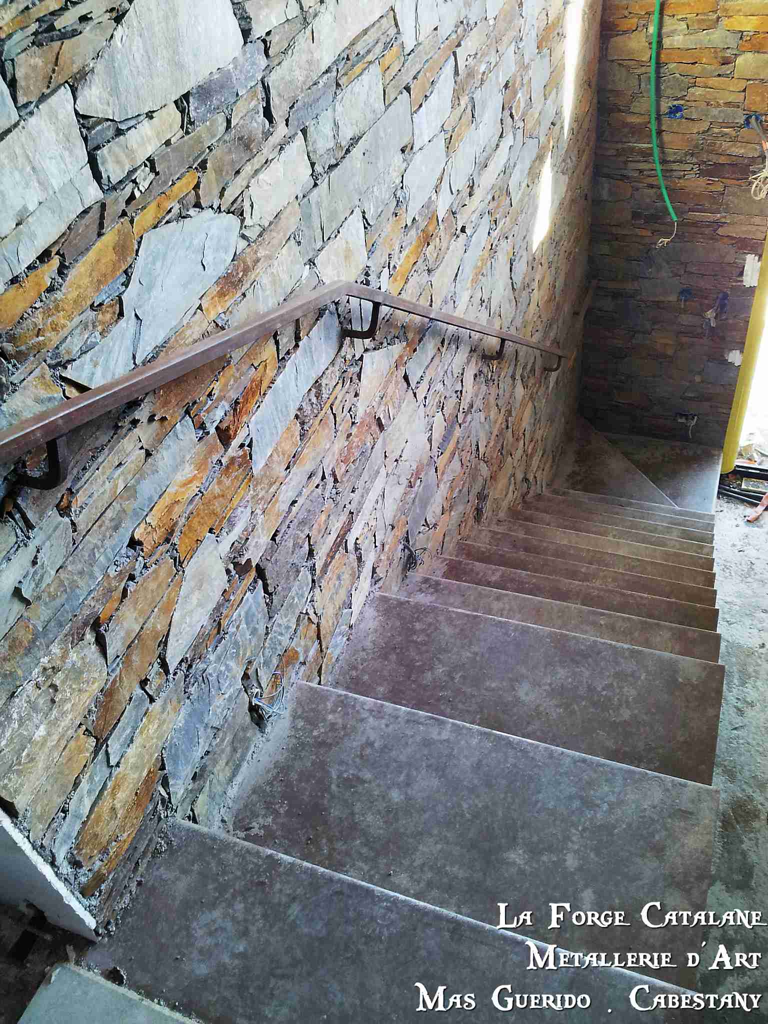 Escalier marches suspendues sans limons apparents  forge catalane 32.jpg